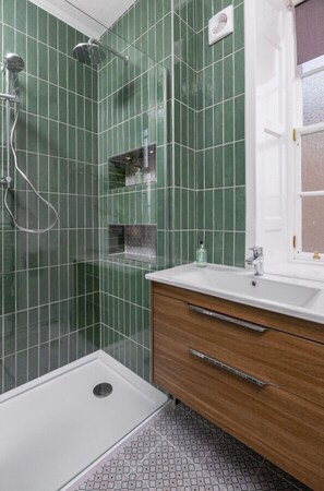 Bathroom - The Stirling Townhouse