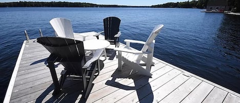 Lake Muskoka - Beautiful Lake Front Cottage - 230' Water Frontage