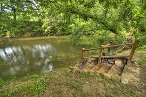 Perfect creek access for fishing 