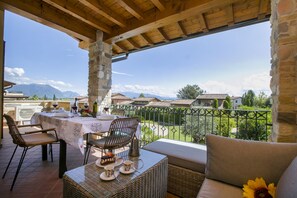 The spacious covered terrace.
