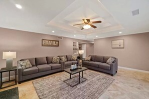 Very Spacious Family Room