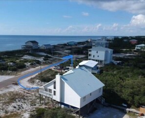 First tier! Arrow to private beach access, (yellow house at end of  cul-de-sac)🏖️