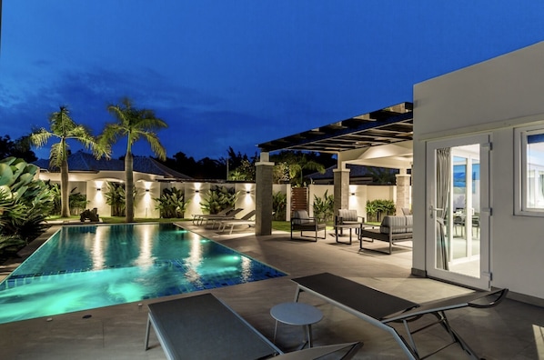 Swimming pool & outdoor area