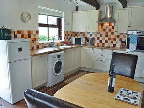 Generous sized kitchen/dining room | Barncott - Trewellard Manor Farm, Trewellard, near Penzance