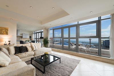 The Finest Apartment in Galway - Luxury Penthouse - City Center Location -4 Bed 