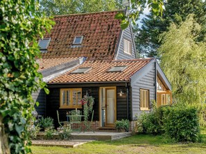 Luxurious semi-detached barn conversion | Barn End Cottage, Carlton, near Saxmundham
