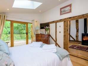 Romantic double bedroom with beams | Barn End Cottage, Carlton, near Saxmundham