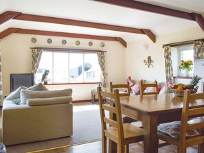 Welcoming open-plan living space | Owl&rsquo;s Roost - Trentinney Farm Holiday Cottages, St Endellion, near Port Isaac