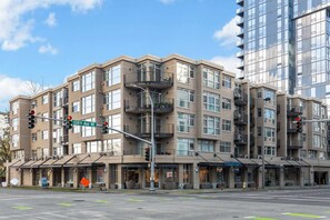 Explore the greater Seattle area from your home base in Bellevue