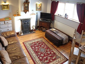 Living room/dining room | 2 West Cottage - West Cottages, Forest of Dean