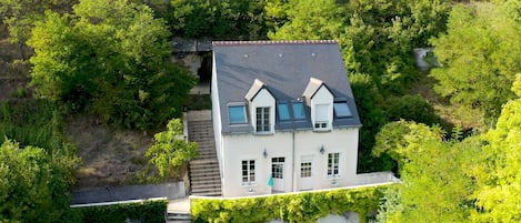 maison au calme environnement naturel coteau de Loire 2 studios en bas 1 appart