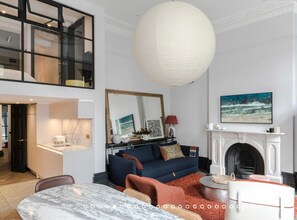 The Bengal Tiger – 2 Bedrooms with Garden in Notting Hill (1348)