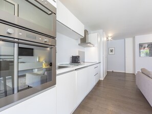 fully fiited kitchen open on the living room