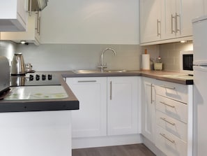 Kitchen | Cherry Hills - Treleaven Farm Cottages, Mevagissey, near Saint Austell