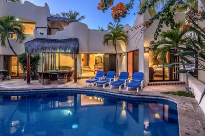 Beachfront, Private Pool, close to Downtown San Jose