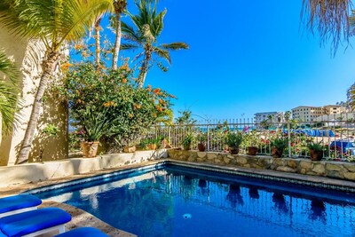 Beachfront, Private Pool, close to Downtown San Jose