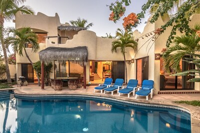 Beachfront, Private Pool, close to Downtown San Jose