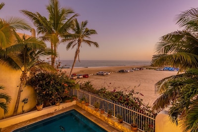 Beachfront, Private Pool, close to Downtown San Jose