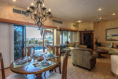 Beachfront, Private Pool, close to Downtown San Jose