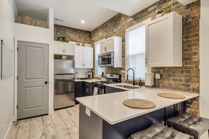Fully Equipped Kitchen (complimentary Coffee, Hot Cocoa, Tea)