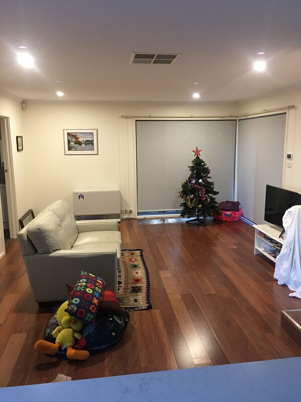 Family friendly - dining table can be arranged 