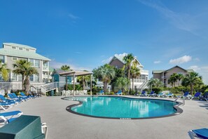 The Harbor Island Beach & Racquet Club | Community Amenities | 3 Pools