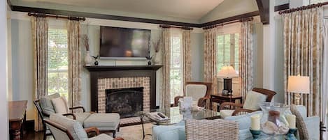 A Beautiful open floor plan with sunlight streaming in from the above windows