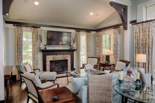 A Beautiful open floor plan with sunlight streaming in from the above windows