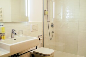 1 Raum Apartment mit Kochnische-1_Raum_Apartment_Bad
