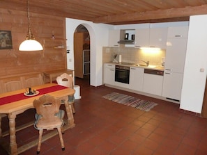 Zimmer, Eigentum, Gebäude, Fussboden, Möbel, Interior Design, Holzboden, Flooring, Hartholz, Haus