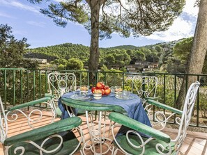 Meubles, Ciel, Propriété, Table, Plante, Chaise, La Nature, Arbre, Mobilier De Jardin, Tableau De Plein Air