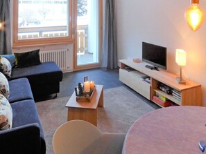 Zimmer, Wohnzimmer, Eigentum, Möbel, Interior Design, Gebäude, Tabelle, Haus, Grundeigentum, Fussboden