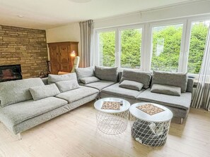 Möbel, Couch, Interior Design, Flooring, Wohnzimmer, Fussboden, Zuhause, Stuhl, Wohnung