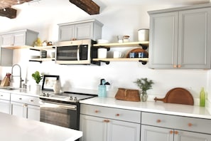Take an ins pictures in this beautiful kitchen!