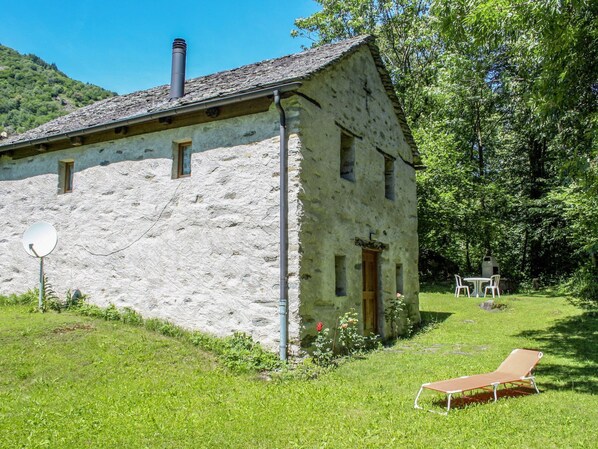 Eigentum, Haus, Hütte, Gras, Gebäude, Wand, Ländliches Gebiet, Bauernhaus, Baum, Dach