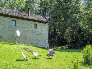 Eigentum, Grundstueck, Gras, Haus, Baum, Graspflanze, Ländliches Gebiet, Hütte, Wiese, Gebäude