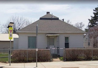 Small Town Cottage near Lake