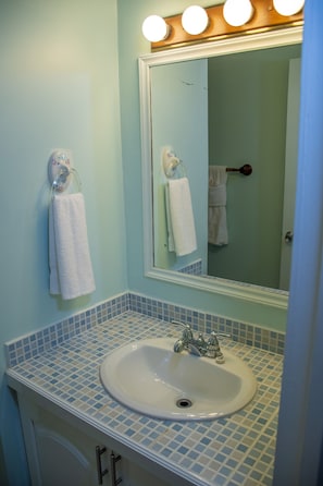 Bathroom sink