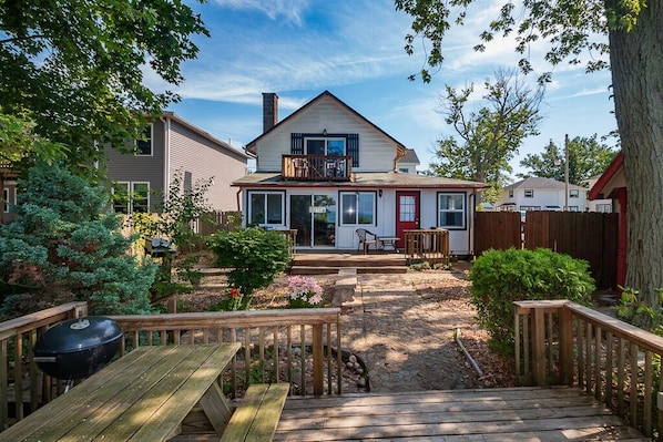 Topdeck has picnic table and additional seating