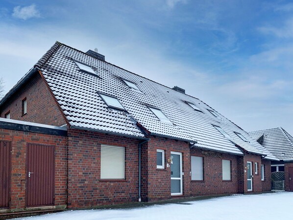 Wolke, Himmel, Gebäude, Fenster, Eigentum, Haus, Holz, Steigung, Schnee, Hütte