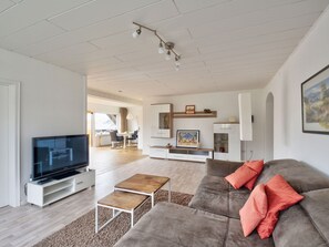 Eigentum, Möbel, Couch, Bilderrahmen, Holz, Interior Design, Wohnzimmer, Flooring, Fussboden, Komfort