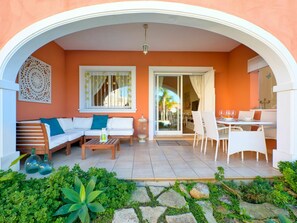 Table, Building, Plant, Furniture, Property, Chair, Flowerpot, Window, Door, Houseplant