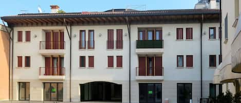 Sky, Building, Window, Door, House, Plant, Urban Design, Material Property, Condominium