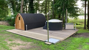 Bain à remous extérieur