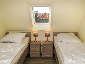 Habitación, Cama, Habitación, Mueble, Propiedad, Marco De La Cama, Sábana, Suelo, Colchón, Lecho