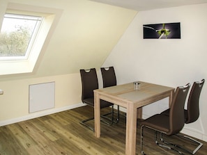 Room, Furniture, Property, Table, Floor, Interior Design, Ceiling, Wall, Building, Hardwood