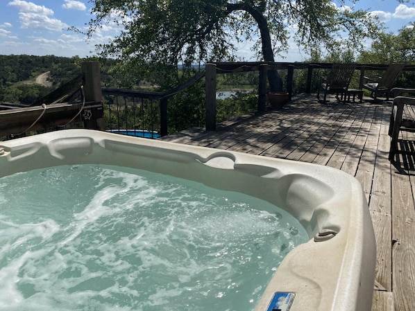 Relaxing hot tub for 4 guests under that stars.