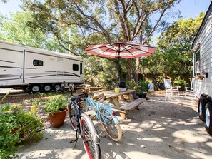 Two complimentary beach cruiser bikes included! 