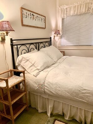 Queen Bed with Crisp Cotton Linens, Line-Dried