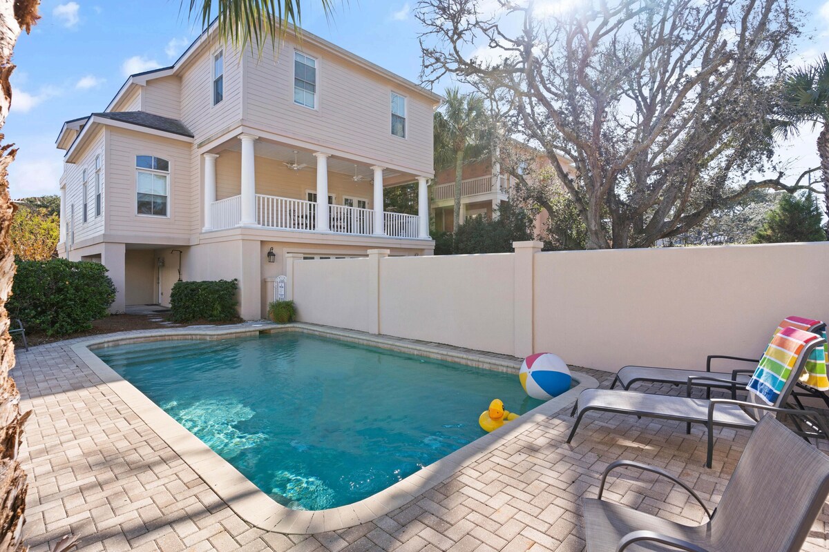 Magnificent Ocean Views, Private Heated Pool, Billards on East Beach!